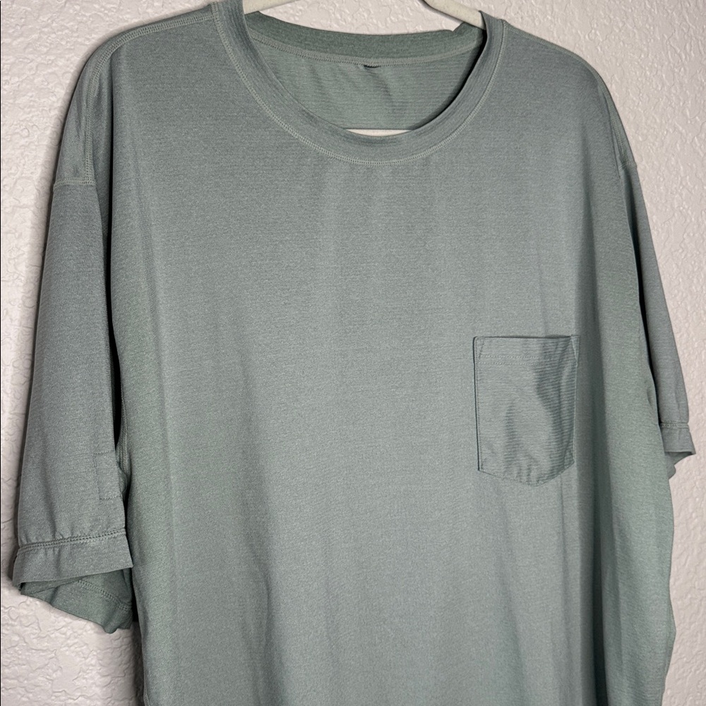 Vuori Men’s Tradewinds Pocket Short Sleeve Tee Shirt 2XL Athletic Breathable - Picture 3 of 5